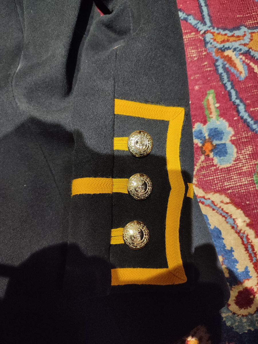 Explore our range of Royal Marines O/R's tunics. The ideal size for a small fit, even without a label. Order now for top quality & swift delivery!