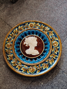 Discover our variety of late 19th-century Schutz Blansko Majolica wall plaques. Measuring 32cm and perfectly equipped for hanging. Shop now to add a touch of Austrian elegance to your space!