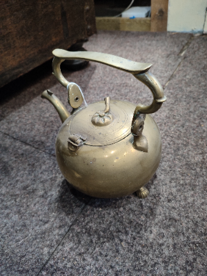 Discover our collection of Brass Victorian Kettles! Handcrafted to perfection, ideal for any vintage decor. Spice up your home today with this timeless piece.