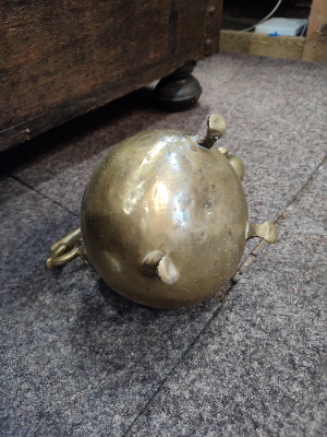 Discover our collection of Brass Victorian Kettles! Handcrafted to perfection, ideal for any vintage decor. Spice up your home today with this timeless piece.