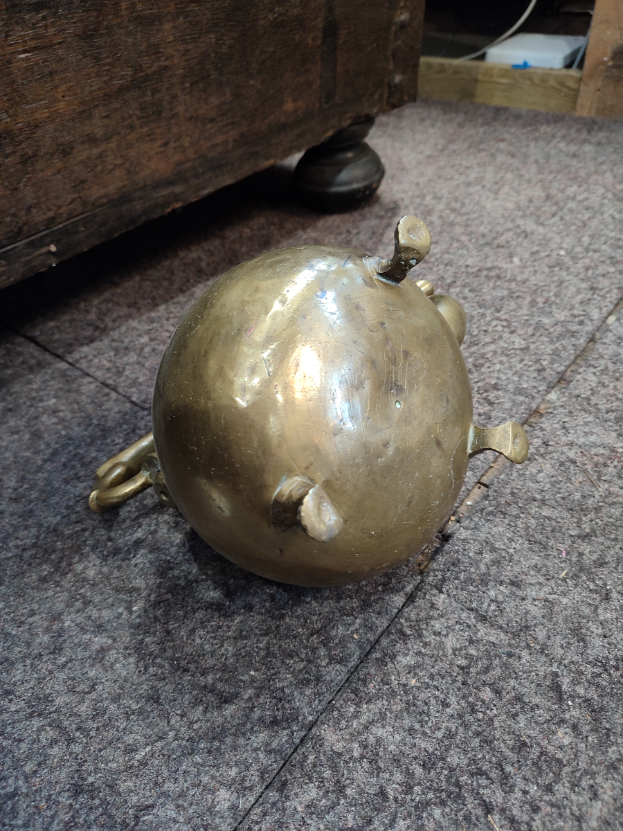 Discover our collection of Brass Victorian Kettles! Handcrafted to perfection, ideal for any vintage decor. Spice up your home today with this timeless piece.