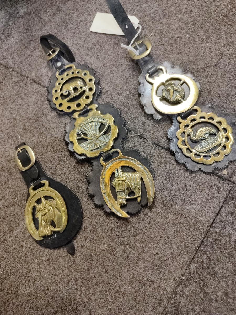 Discover our vast collection of antique horse brasses, meticulously curated over time. Shop now for exceptional pieces from different periods. Perfect for collectors!