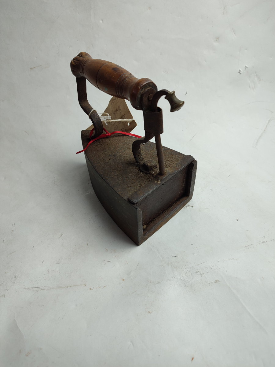 Discover our exquisite range of large Victorian ironworks. Exceptional quality and design. Shop now and enhance your space with timeless elegance. Use code "IRON10" for a discount!