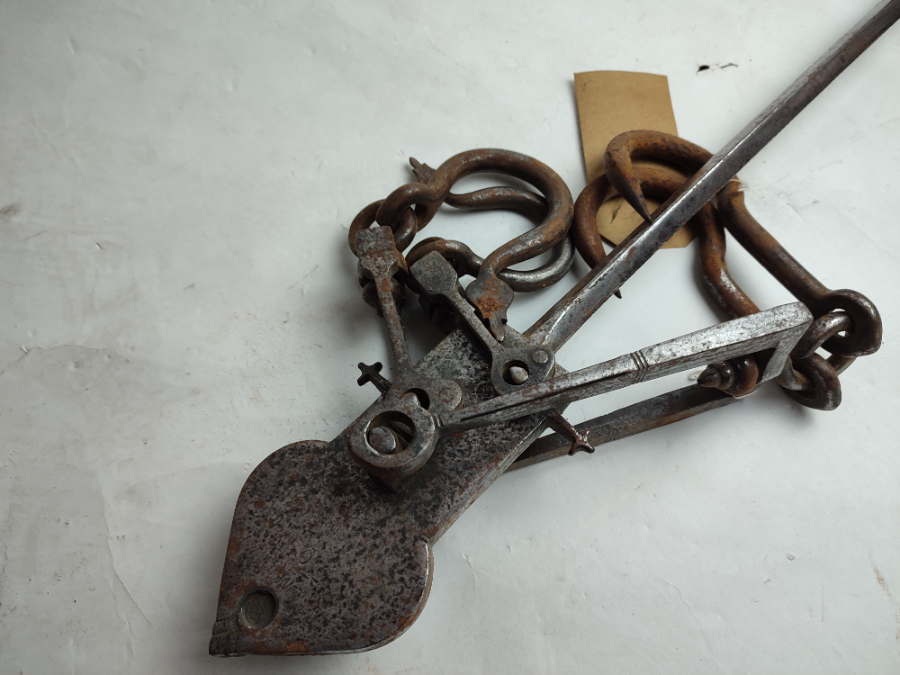 Unlock the accuracy of our 300lb wrought iron beam scale. Ideal for heavy loads, durable and designed for easy use. Shop now for the best industrial scales!