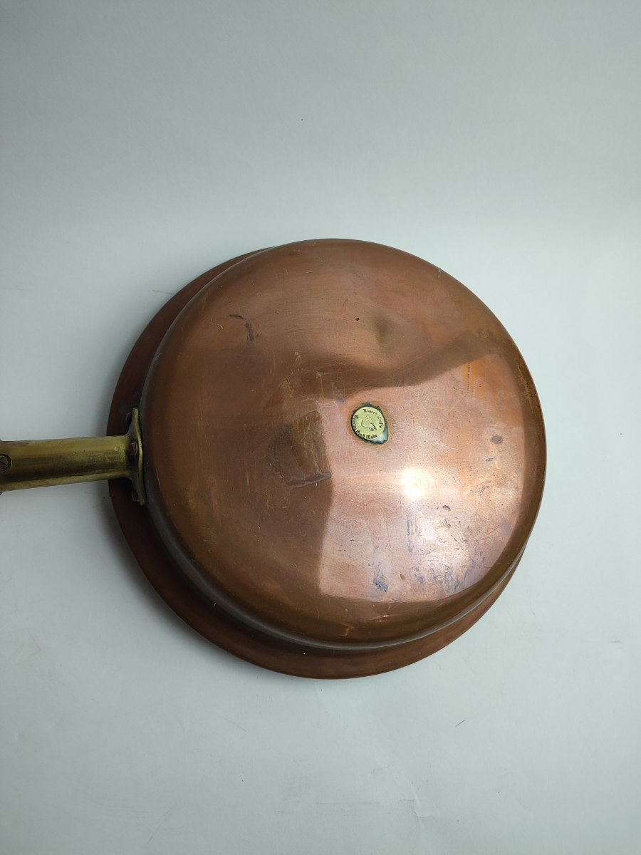 Discover our vast collection of Victorian Brass Bedwarmers. Exceptional quality, unique designs. Upgrade your bedroom aesthetics today. Shop now!