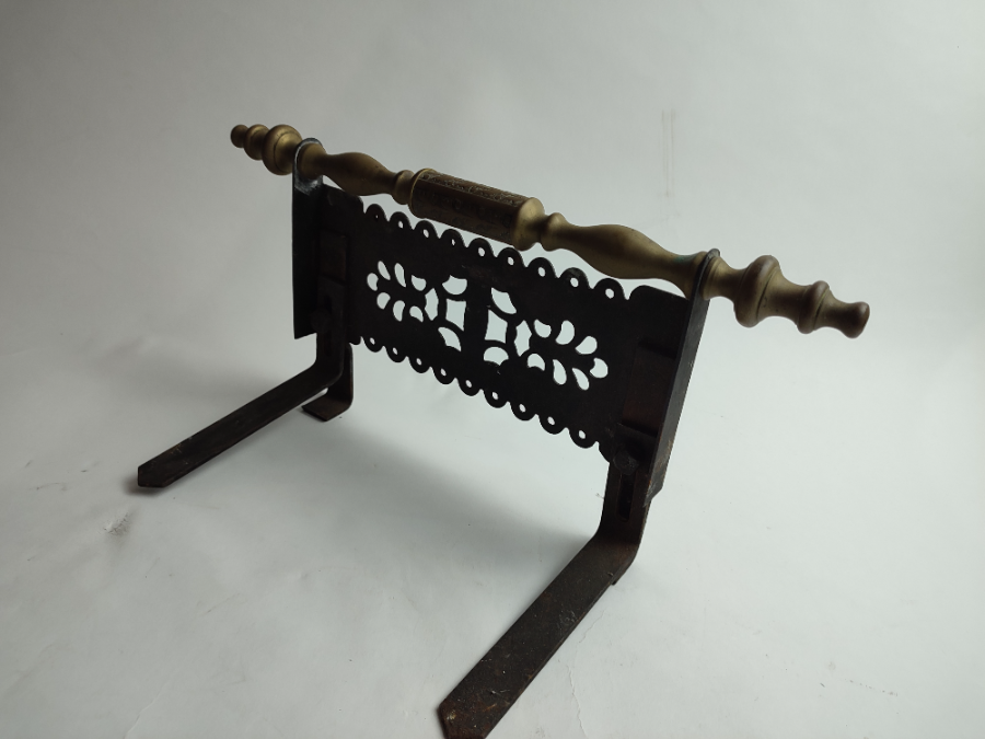 Discover our range of authentic Victorian brass-handled cast iron trivets. Robust and beautifully designed, they're perfect for your home. Shop now for fast shipping!