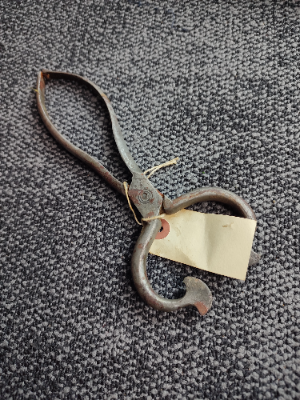 Discover our range of authentic Victorian iron sugar cutters. Crafted with quality and precision. Shop now and experience a slice of history in your kitchen!