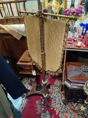 Discover our range of Victorian brass fire screens! This elegant piece stands at 150cm. Shop now to add a touch of vintage elegance to your home.