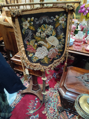 Discover our range of Victorian brass fire screens! This elegant piece stands at 150cm. Shop now to add a touch of vintage elegance to your home.