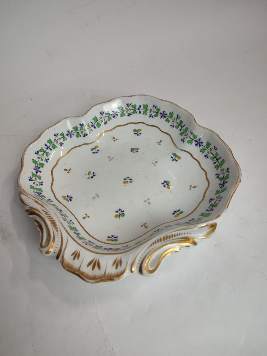 Discover our exquisite range of 19th-century handpainted Dresden plates. Revel in the rich history, artisan craftsmanship, and vibrant designs. Shop now for these unique pieces!