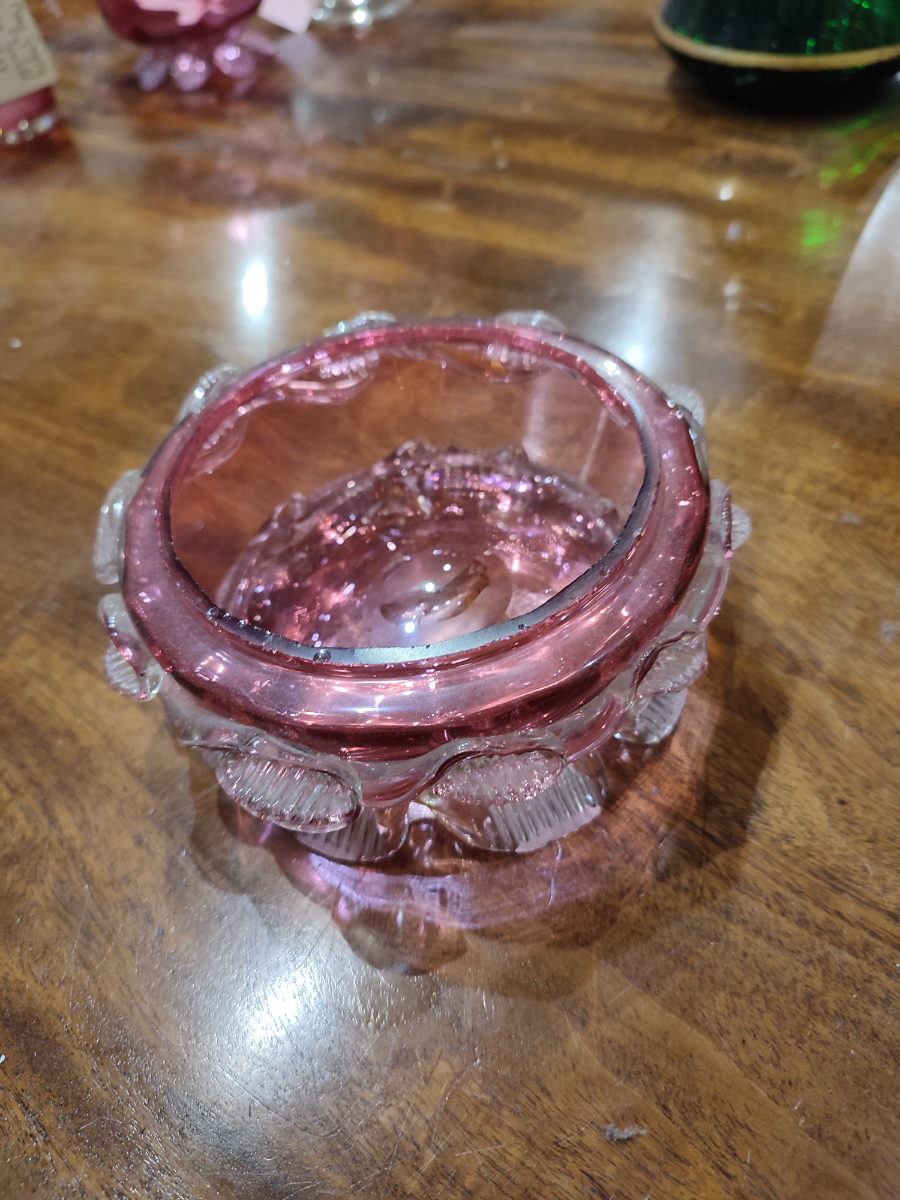 Discover our selection of authentic Victorian cranberry bowls. Offers have minor faults but remain beautiful. Act now and add antique charm to your home!