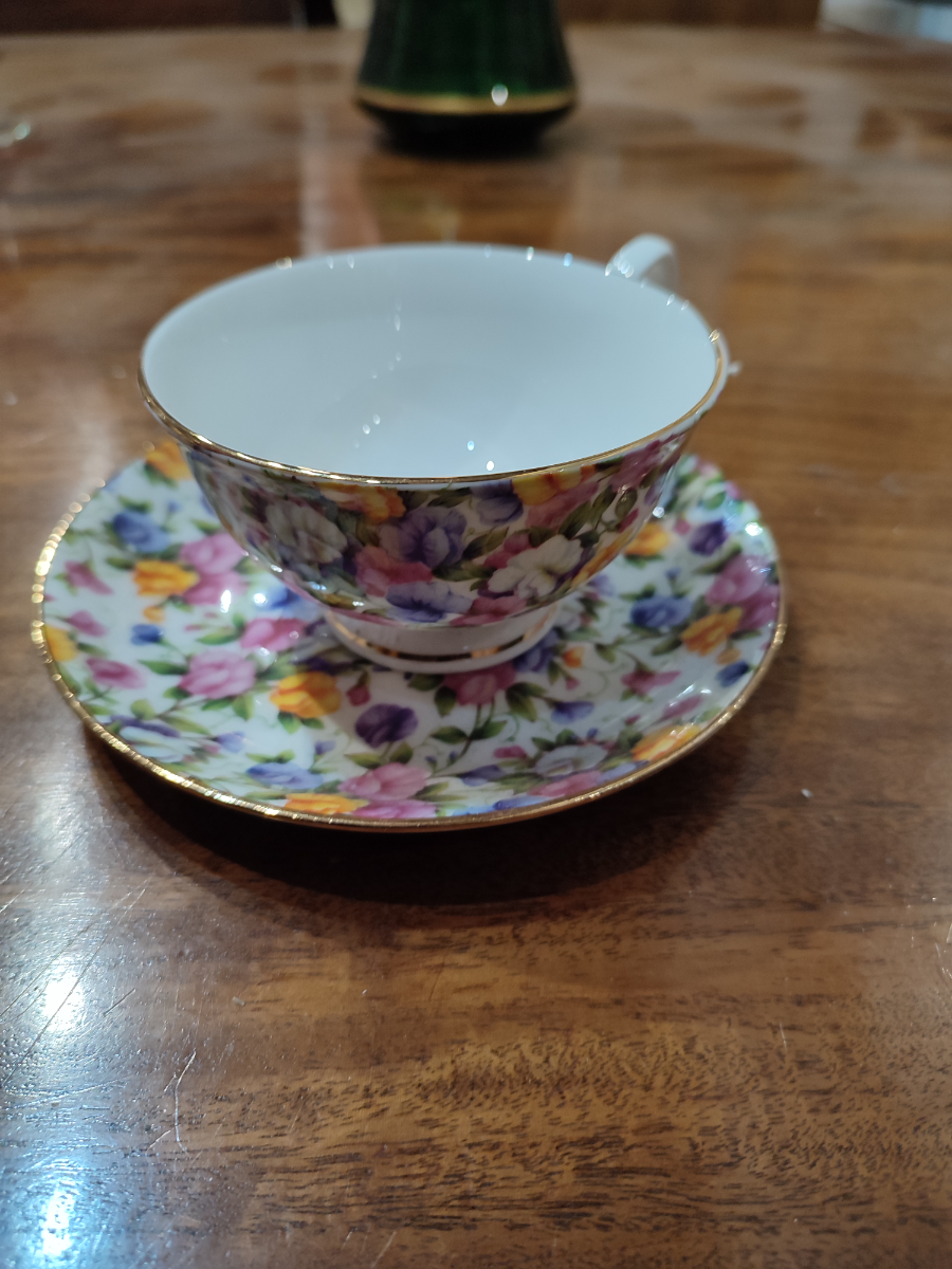 Discover our stunning Springfield Bone China tea cup and saucer collection! Elegant designs, perfect for tea lovers. Shop now to elevate your tea time experience!