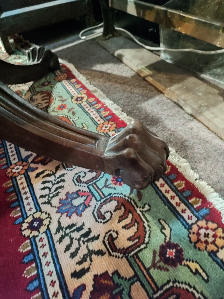 Explore our range of Victorian mahogany tip-top breakfast tables. Size: 59x45x28 inches. Perfect for your dining room. Buy now and transform your mealtimes.