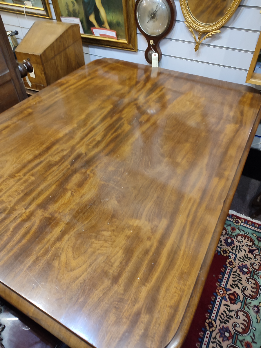 Explore our range of Victorian mahogany tip-top breakfast tables. Size: 59x45x28 inches. Perfect for your dining room. Buy now and transform your mealtimes.