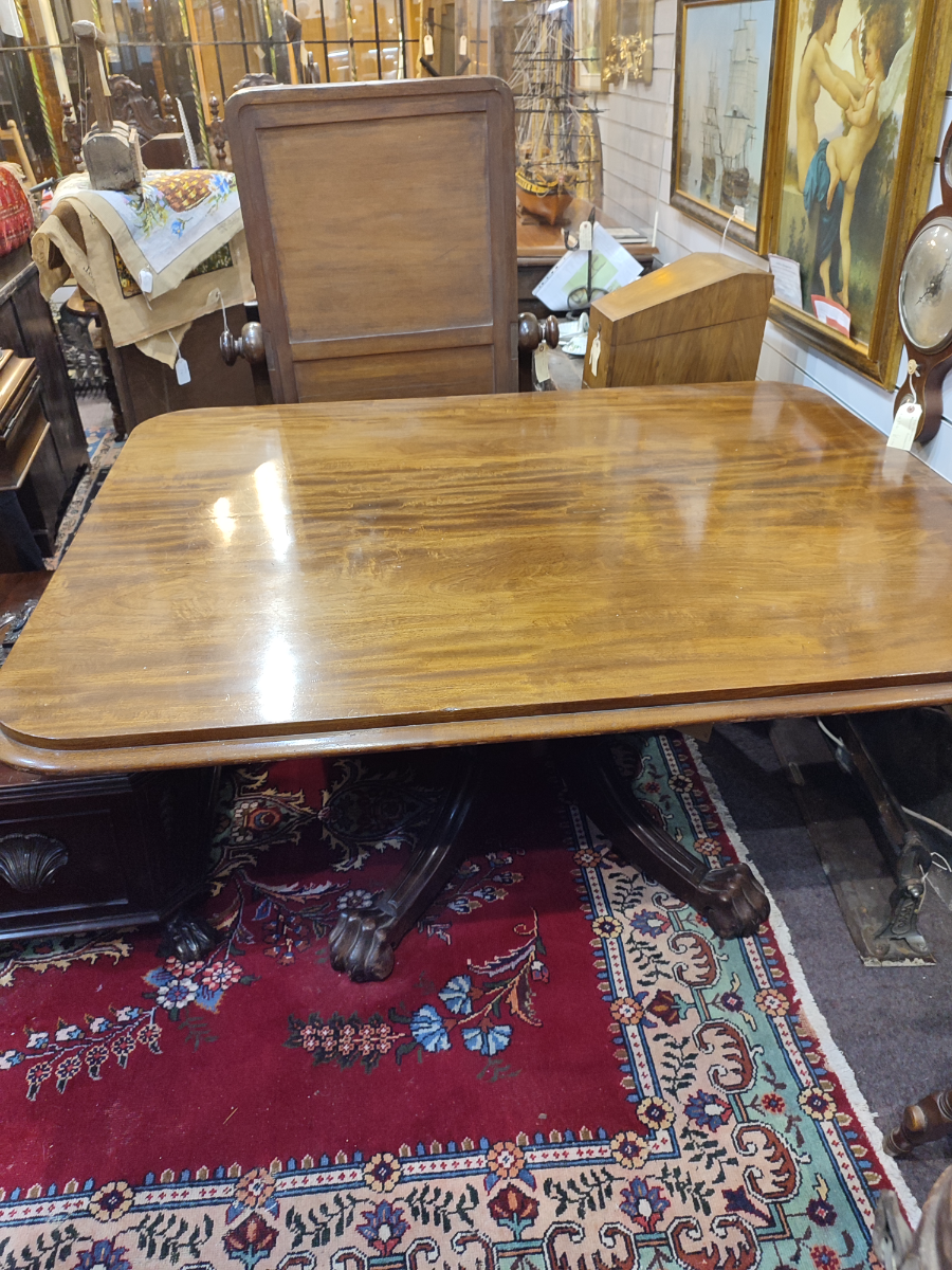 Explore our range of Victorian mahogany tip-top breakfast tables. Size: 59x45x28 inches. Perfect for your dining room. Buy now and transform your mealtimes.