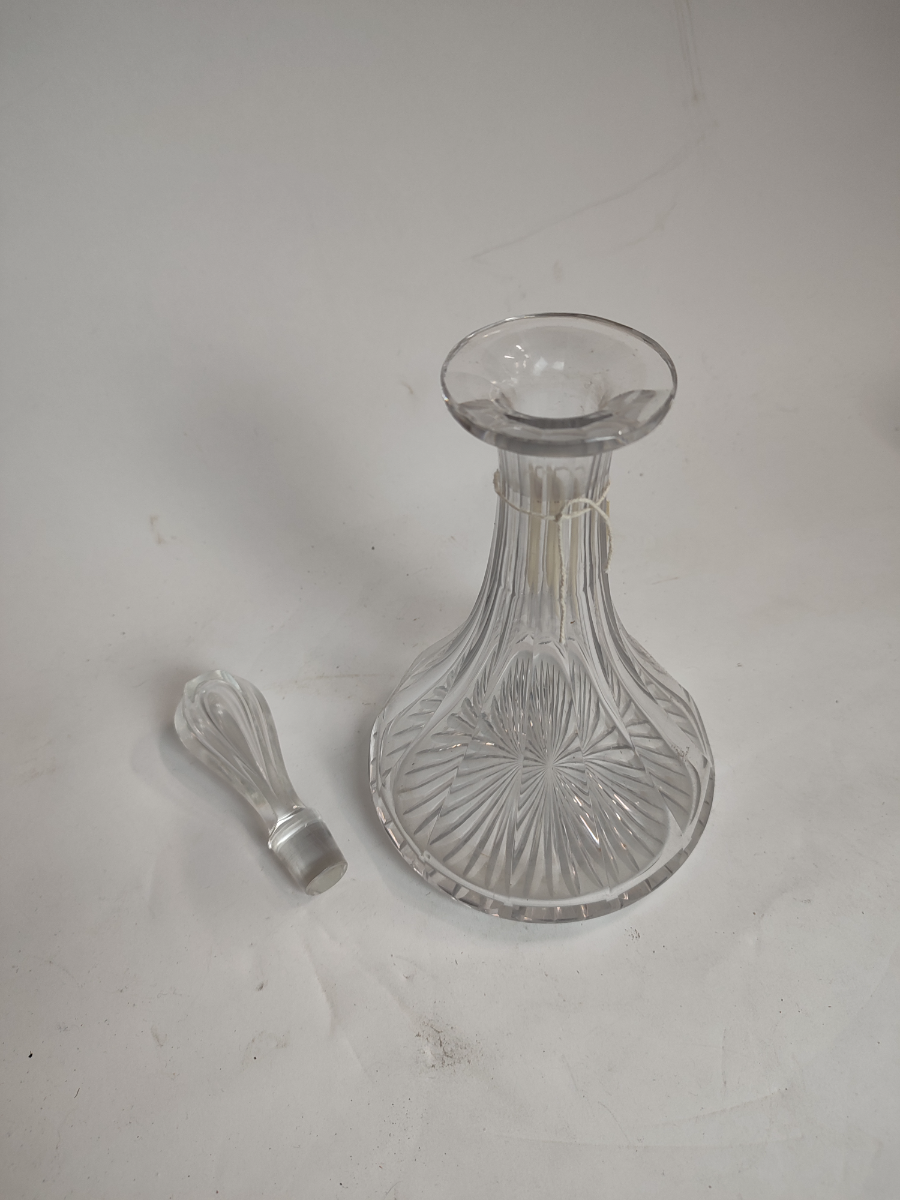 Discover our range of Victorian small ships decanters, beautifully crafted to enhance your dining experience. Explore now and upgrade your tableware today!