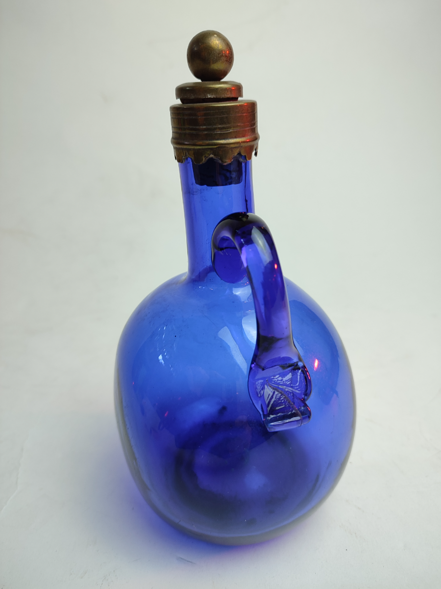 Explore our exquisite collection of Bristol blue flagon decanters. Perfect condition, 21cm height. Boost your home's elegance. Shop now to get yours!