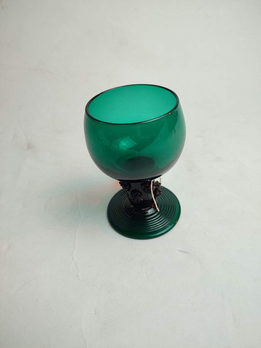 Discover our rare Bristol green wine glass from the early 19th century, with unique prunt details and a terraced foot. Order now for a piece of history!