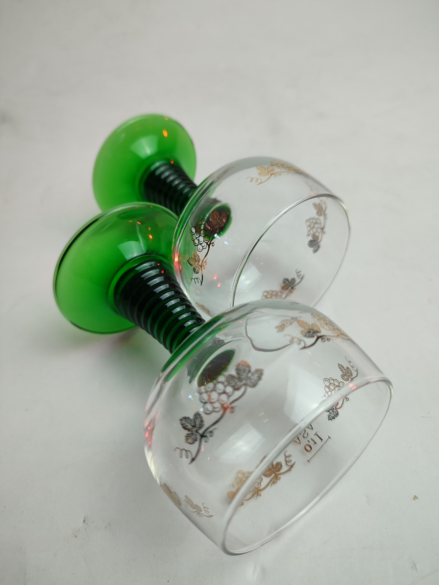 Discover our selection of 19/20th century small German roemer glasses with unique beehive stems. Shop now for these authentic antiques and elevate your collection!