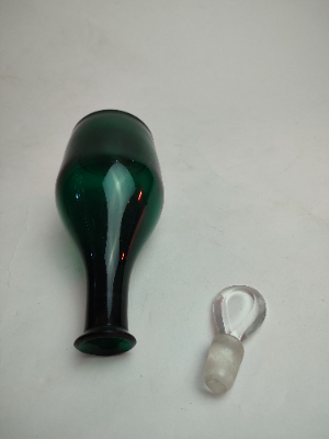 Explore our collection of early 19th century Bristol green glass decanters. Revel in the charm of clear glass lozange stoppers and 24cm height. Buy now!