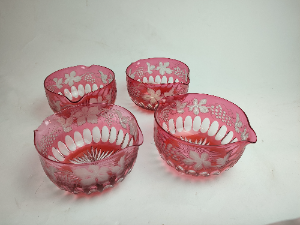 Discover our collection of 19th-century cranberry wine glass rinsers. Beautifully preserved, measuring 7cm high x 12.5cm in diameter. Shop now for vintage elegance!