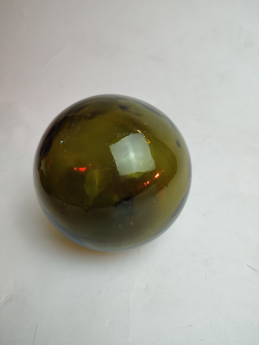 Discover our appealing Edwardian hand blown fishing floats by KC. In good condition. Shop now and add stunning history to your collection!