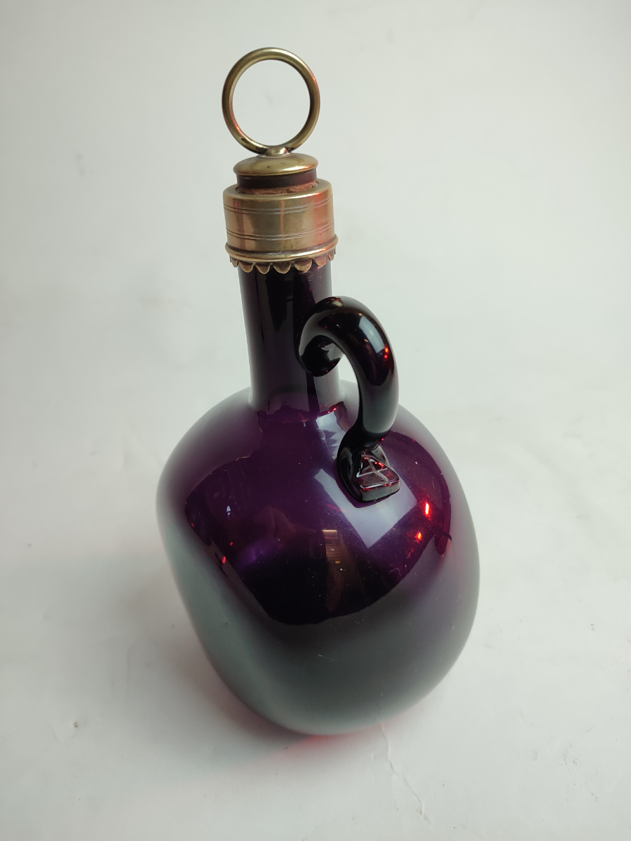 Explore our collection of Georgian dark amethyst flasks from the 1830-1840 period. Perfectly measured 22cm high, in excellent condition. Shop now for vintage charm!