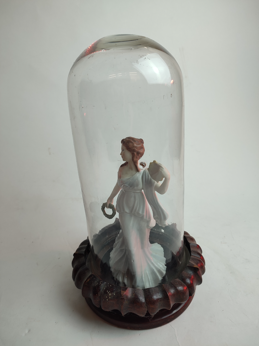 Discover our elegant figurines! This unique lady figurine in a stylish base and cover stands 34cm tall. Start your collection today!