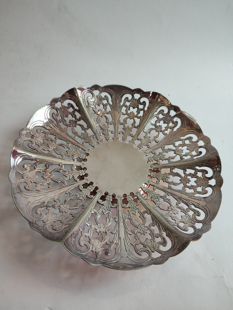 Discover our collection of vintage EPNS silver plated trays, circa 1950's, 22cm wide. Order now to add a touch of elegance to your home decor.