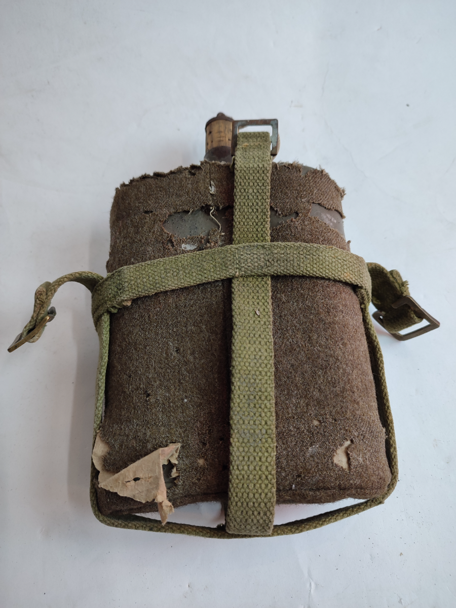 Explore our collection of authentic Second World War waterbottles with 1958 pattern carriers. Shop now and own a piece of history today.