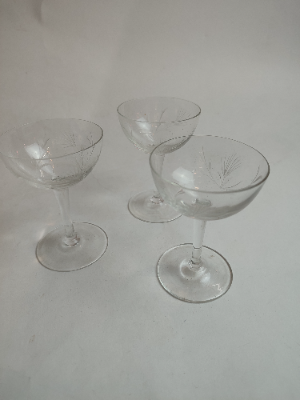 Discover our stunning collection of vintage Victorian cocktail glasses, 10cm high and in good condition. Shop now and add a touch of elegance to your next gathering.