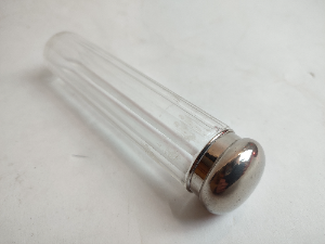 Discover our stunning Victorian makeup jar with a classy white metal top. Measuring 18cm tall, it's perfect for your vanity. Shop now for a vintage touch!