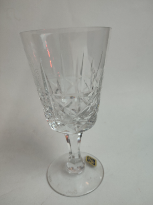 Discover our elegant Royal Brierley Millennium glass, in perfect condition and height of 8cm. Shop now for this unique piece of artistry.