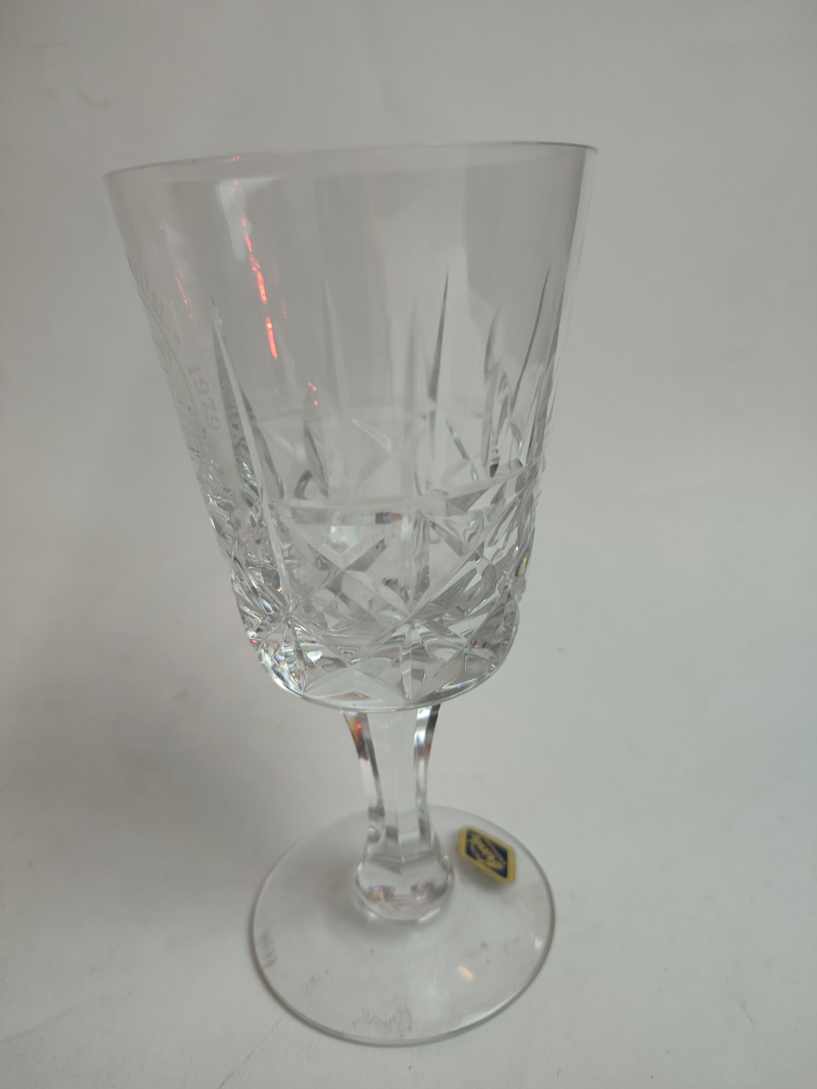 Discover our elegant Royal Brierley Millennium glass, in perfect condition and height of 8cm. Shop now for this unique piece of artistry.