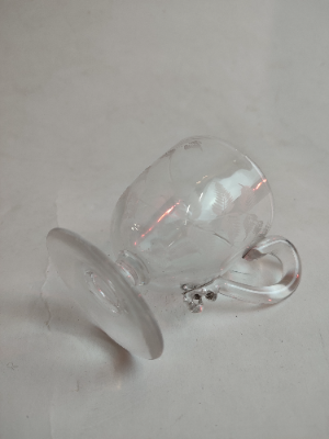 Explore our selection of etched Victorian custard glass items in great condition! Act quickly for these 8cm treasures. Shop now.