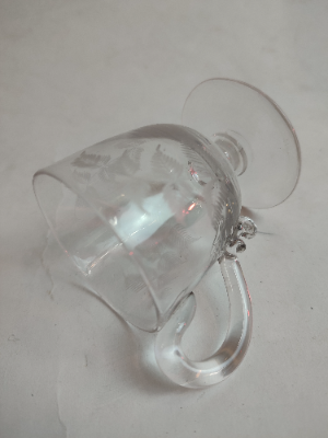 Explore our selection of etched Victorian custard glass items in great condition! Act quickly for these 8cm treasures. Shop now.