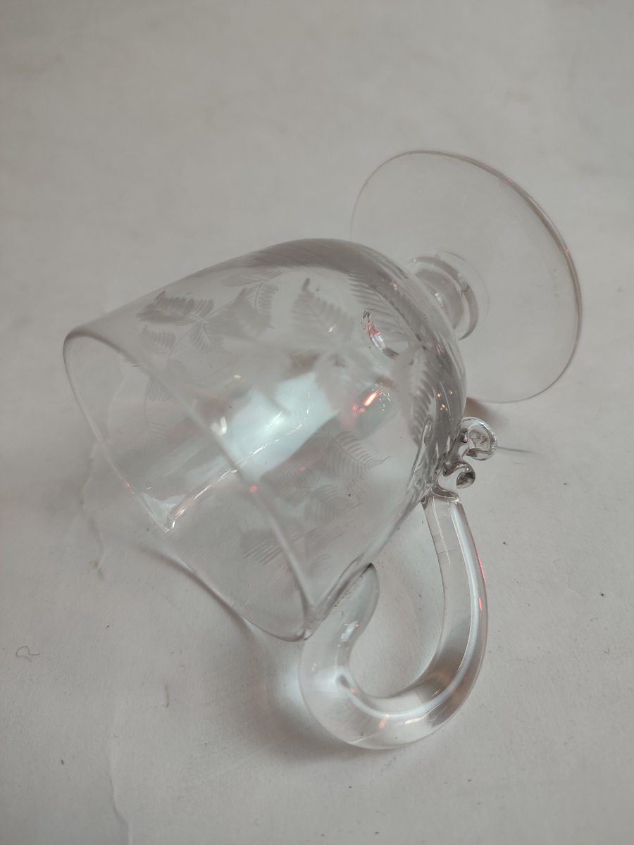 Explore our selection of etched Victorian custard glass items in great condition! Act quickly for these 8cm treasures. Shop now.