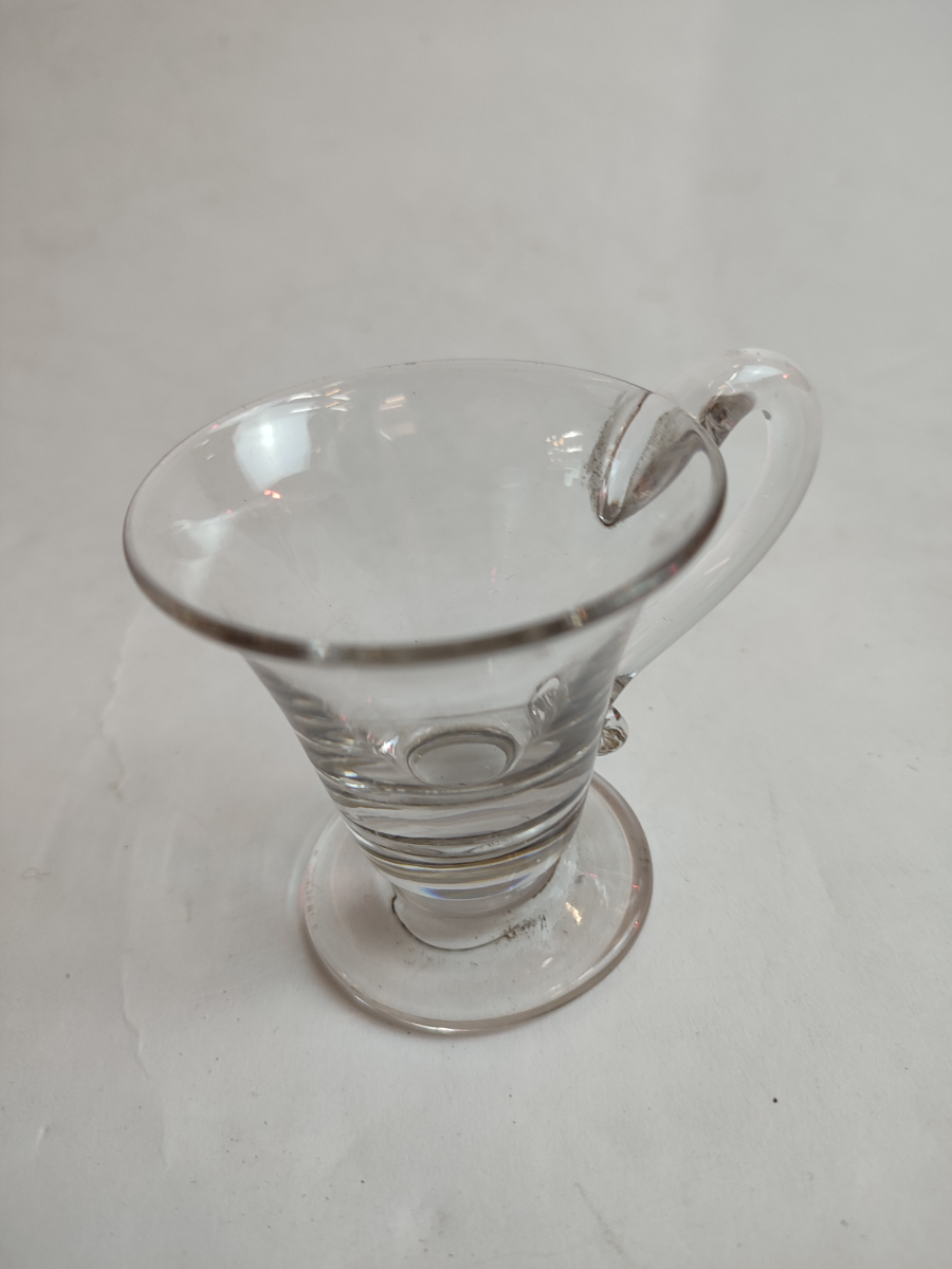 Discover our collection of authentic Georgian jelly glasses in good condition, perfect for your antique collection. Shop now and add a unique piece of history to your home.