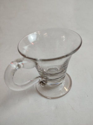 Discover our collection of authentic Georgian jelly glasses in good condition, perfect for your antique collection. Shop now and add a unique piece of history to your home.