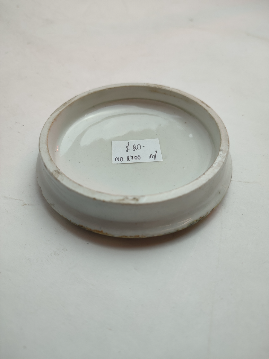 Discover our collection of Victorian Prattware Lids, including this intriguing, slightly damaged, unnamed piece. Shop now and immerse yourself in history's rich tapestry.