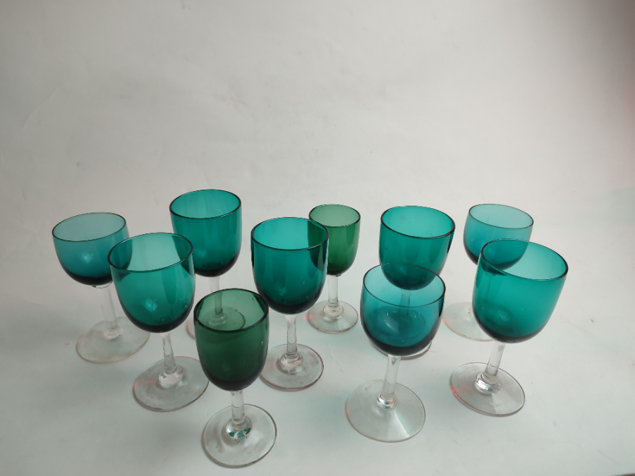 Discover our exquisite collection of Victorian glasses, all in excellent condition. Explore various sizes perfect for your needs. Don't wait, shop now!