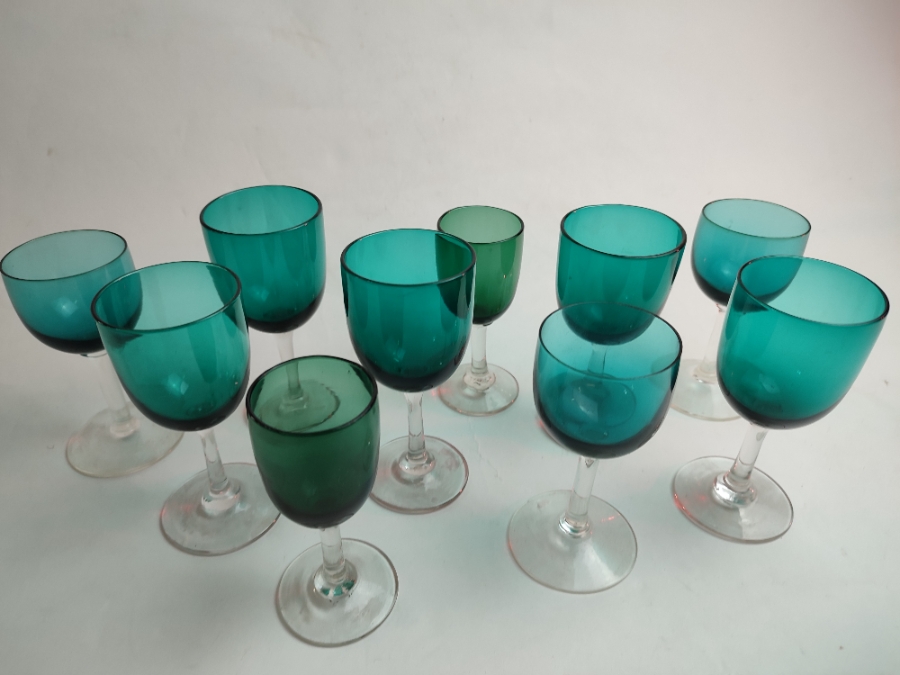 Discover our exquisite collection of Victorian glasses, all in excellent condition. Explore various sizes perfect for your needs. Don't wait, shop now!