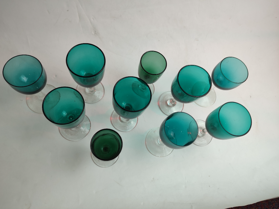 Discover our exquisite collection of Victorian glasses, all in excellent condition. Explore various sizes perfect for your needs. Don't wait, shop now!