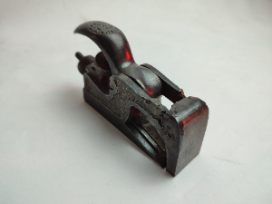 Discover our Preston patent steel bull-nose plane, perfect for intricate woodwork. With a width of 13cm, it's ideal for precision. Shop now for great results!