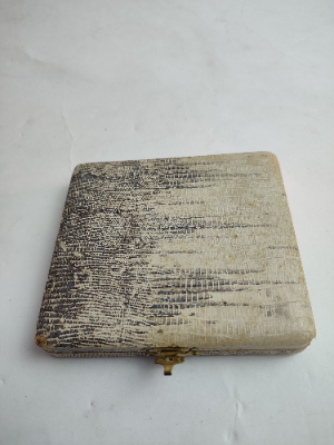 Discover our stunning collection of sterling silver olive sticks with unique rooster heads. Act now to enhance your dining experience! Your perfect tableware awaits.