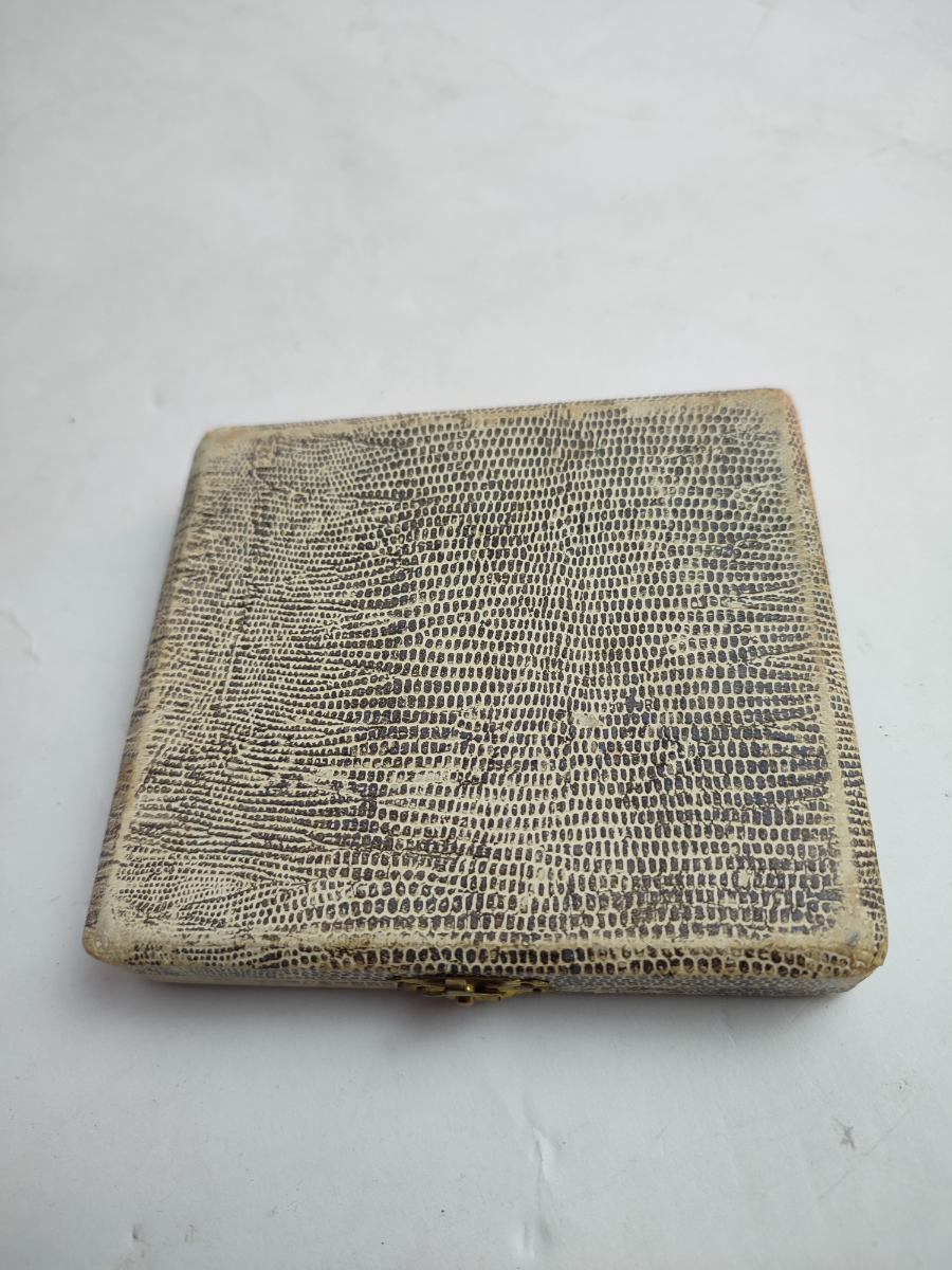 Discover our stunning collection of sterling silver olive sticks with unique rooster heads. Act now to enhance your dining experience! Your perfect tableware awaits.