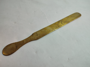 Explore our selection of 31cm brass page turners. Perfect for book lovers! High-quality and durable. Buy now to improve your reading experience.