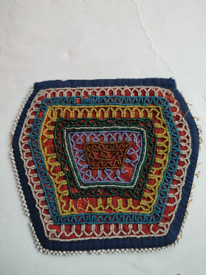 Discover our range of authentic 20th century Zulu beadwork. Measure 11 1/2 X 13cm. Shop now and add a piece of South Africa’s history to your collection.