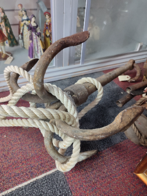 Discover our range of vintage iron irons with ropes. Shop now for durable & classic designs, perfect for aesthetic lovers. Explore and buy today!