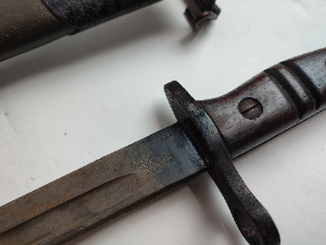 Discover a rich piece of history with our American pattern 1913 bayonet, dated September 1917. In good condition. Shop now for a step back in time!